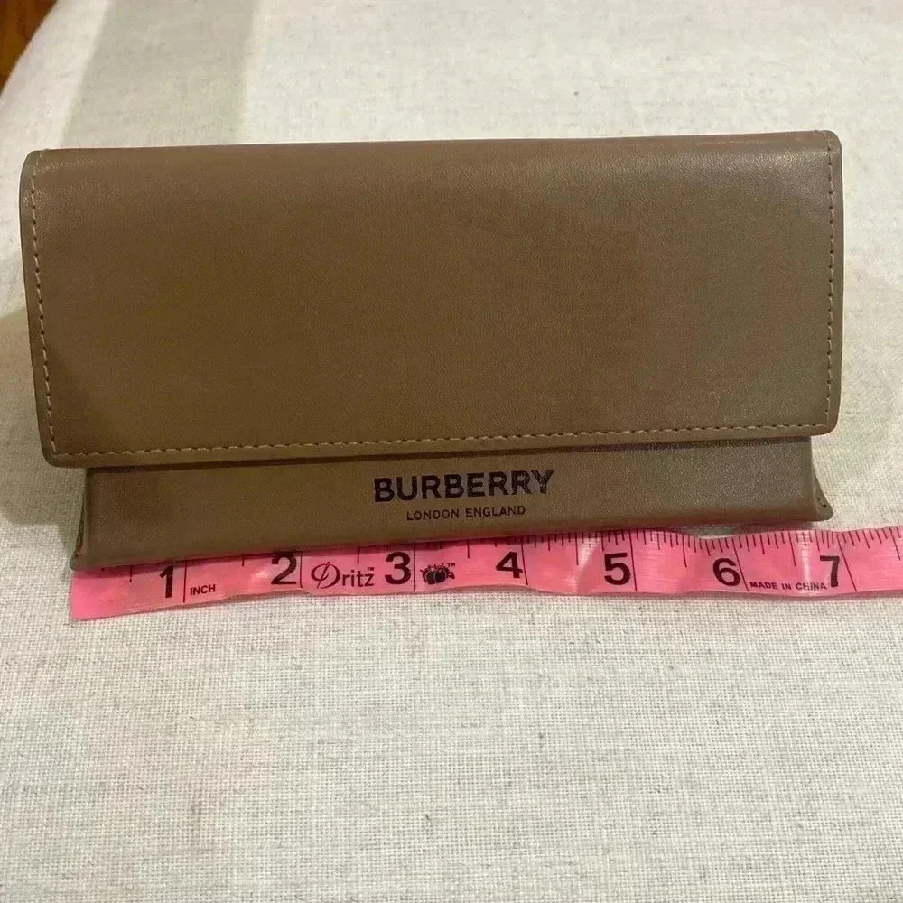New Burberry Large Sunglasses Case - Picture 6 of 8